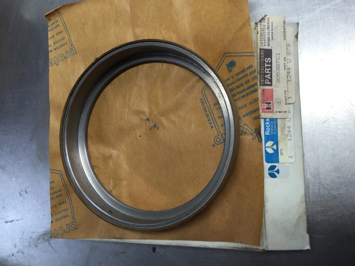 305387C1 Case IH NAVISTAR INTL WIPER HUB INNER SEAL 1244U879 