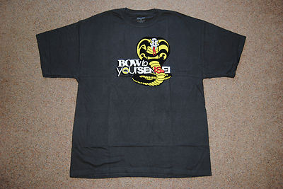 Der Karate Kid Sensei Schlange Schleife zu Ihrem T-Shirt Neu Offiziell Film 1984