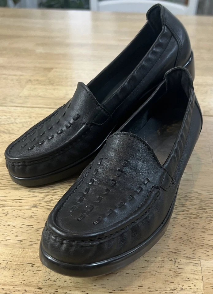 Women’s SAS Black Leather 7 Slim Woven Toe Loafer Slip On - Image 2 of 4