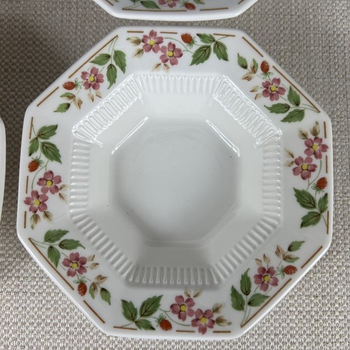 Nikko Classic Collection Dessert Bowls Strawberries 5.75" Octagon Set of 4 - Picture 6 of 9
