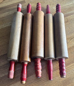 5 VINTAGE RED HANDLE WOODEN ROLLING PINS