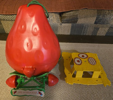 Vintage 1980 Strawberry Shortcake Carry Case Snail Cart Picnic Table