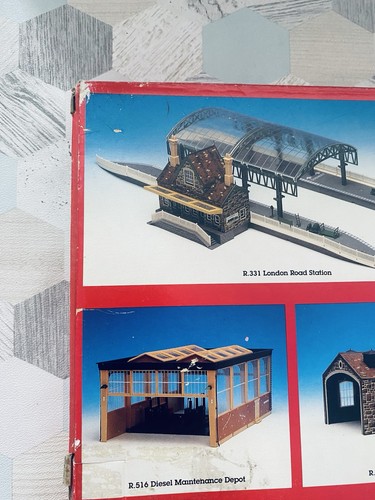Hornby R070 Electrically Operated Turntable Motorised OO Gauge - Boxed - Picture 8 of 18