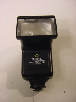 SUNPAK AUTO 2000 DZ FLASH UNIT