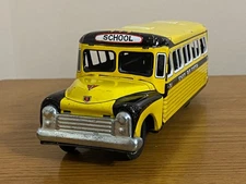 Vintage Daiya Tin School Bus Marked Japan VA-71