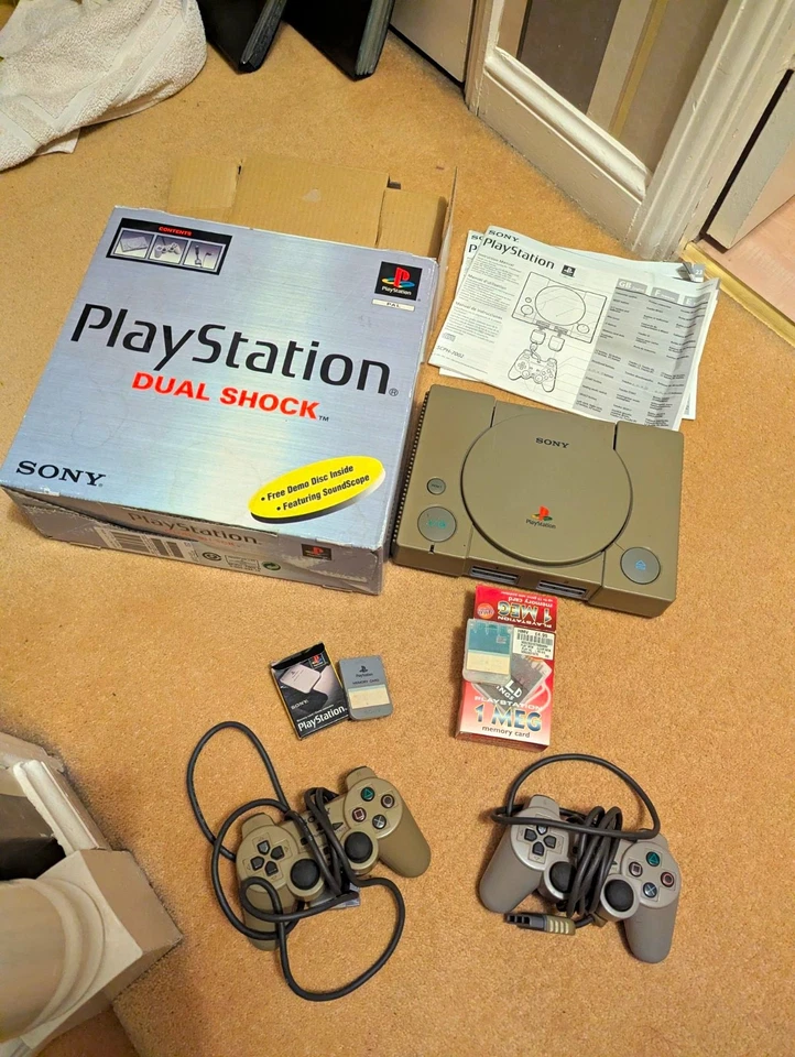 Sony PlayStation 1 PS1 SCPH-7002 PAL Console Bundled With Mod Chip Card, photo 1 of 5