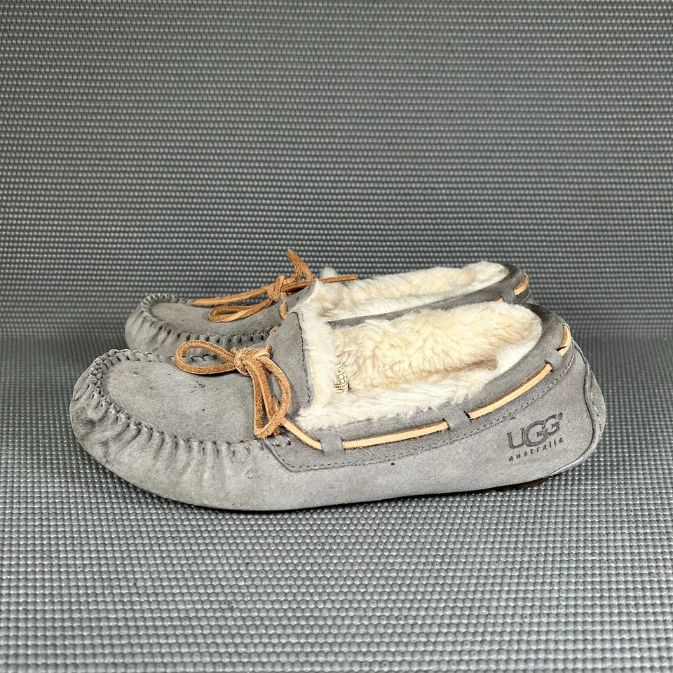 UGG Dakota Cuero Mocasín Mujer EE. UU. 9 Gris Puntera Slip On Shearling Zapatilla Foto 3 de 4