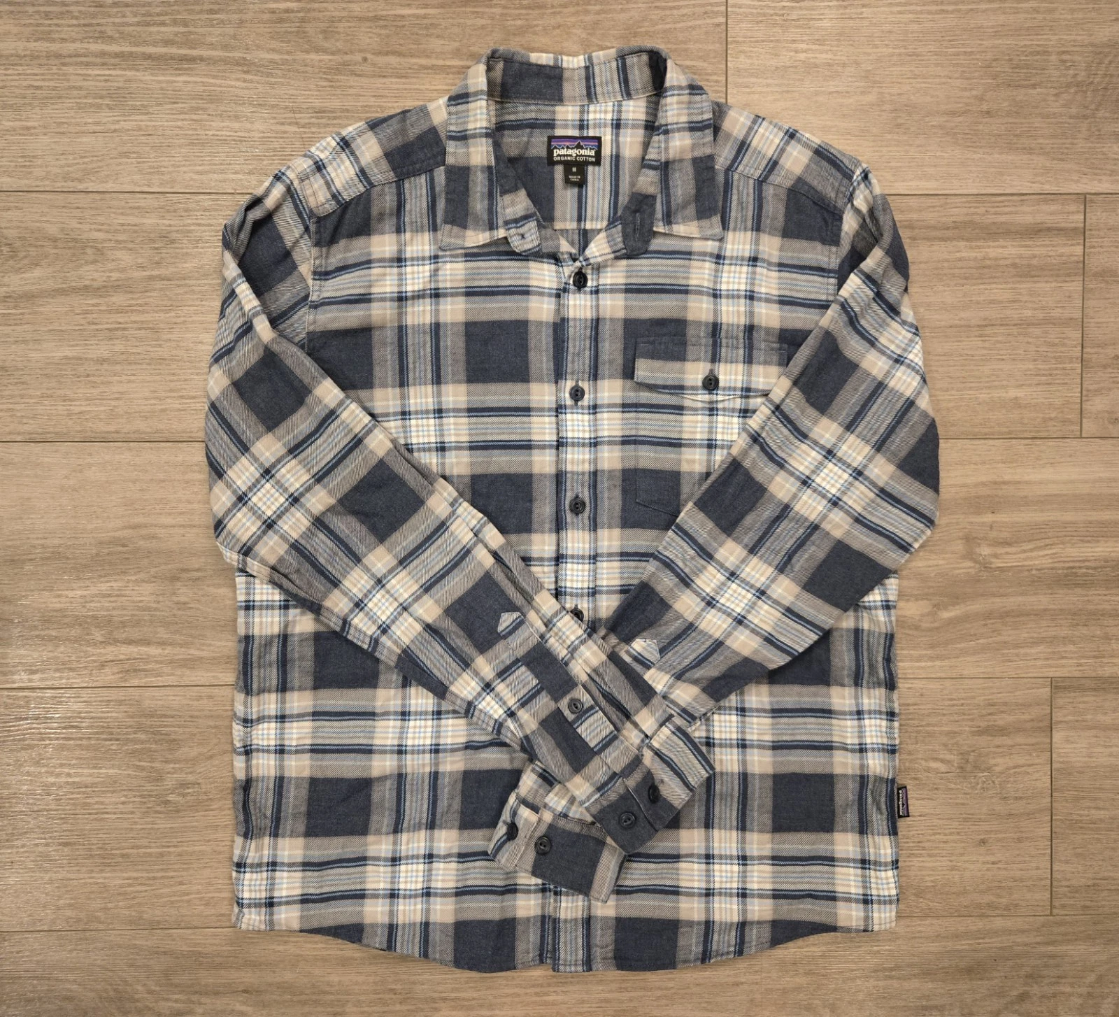 Patagonia Shirt Men's Medium Plaid Outdoor Hiking Long Sleeve Button Up Blue
Opens in a new window o