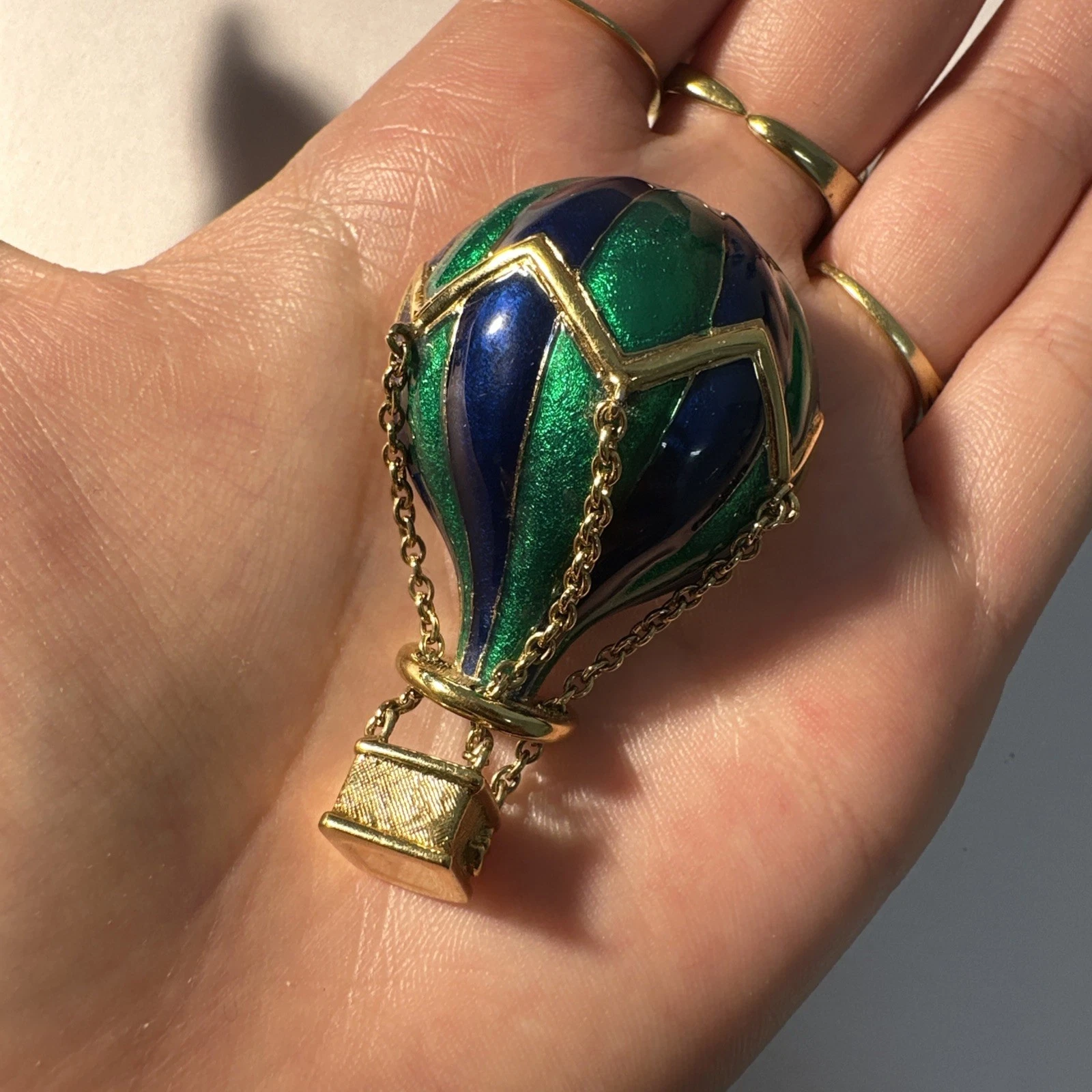 Broche Montgolfière, Dorée, Pendante, Verte Et Bleue, Nacrée Bijoux Fantaisie