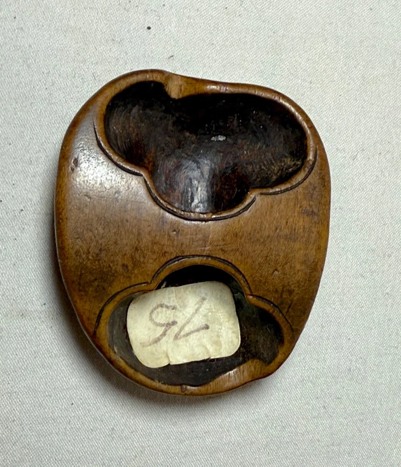 Máscara japonesa antiga esculpida à mão de buxo Netsuke Noh escultura Hyottoko - Imagem 4 de 4