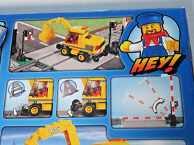 Lego CITY 7936 ~ LEVEL CROSSING ~ Retired NISB train track LIMITED EDITION  New