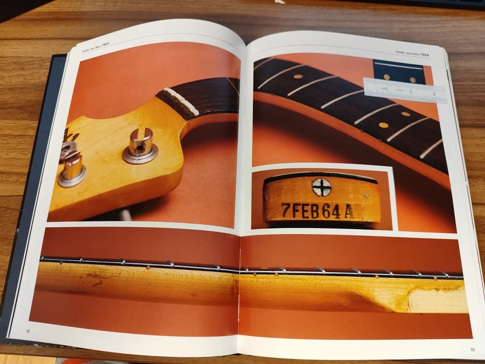 The J-Bass Collection 1960-1974 Fender Jazz Bass book 300 page Hardcover  - Immagine 3 di 4