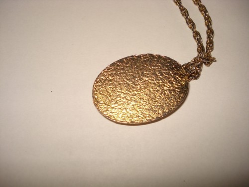 Vintage Oval Green Jade Pendant Necklace - Picture 3 of 3