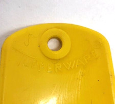Vintage Tupperware Yellow Shoe Horn Collectible DM1 