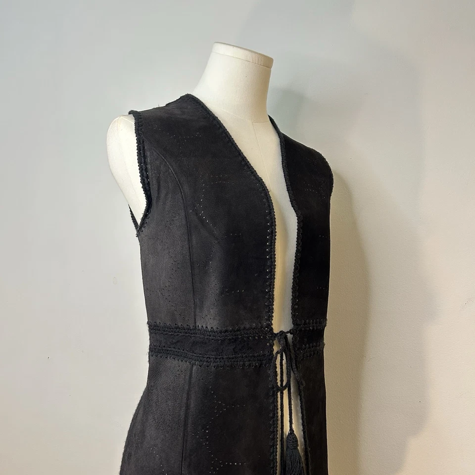 20 世纪 70 年代 Whimsigoth Witchy Boho 黑色麂皮绒钩针背心女式 36 码 — 第 3/4 张图片