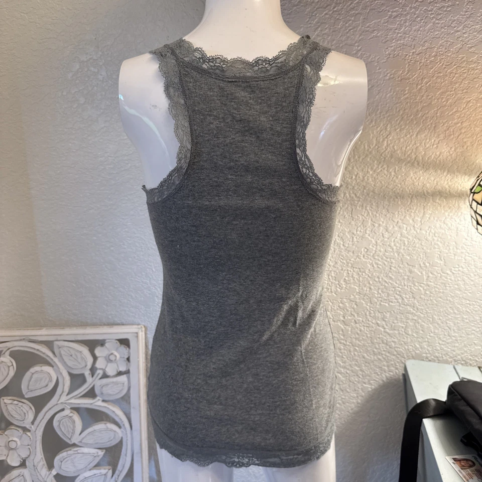 Camiseta sin mangas de encaje Y2K para mujer M gris ribete de encaje Raceback Bella Swan femenina Y2K Foto 3 de 4