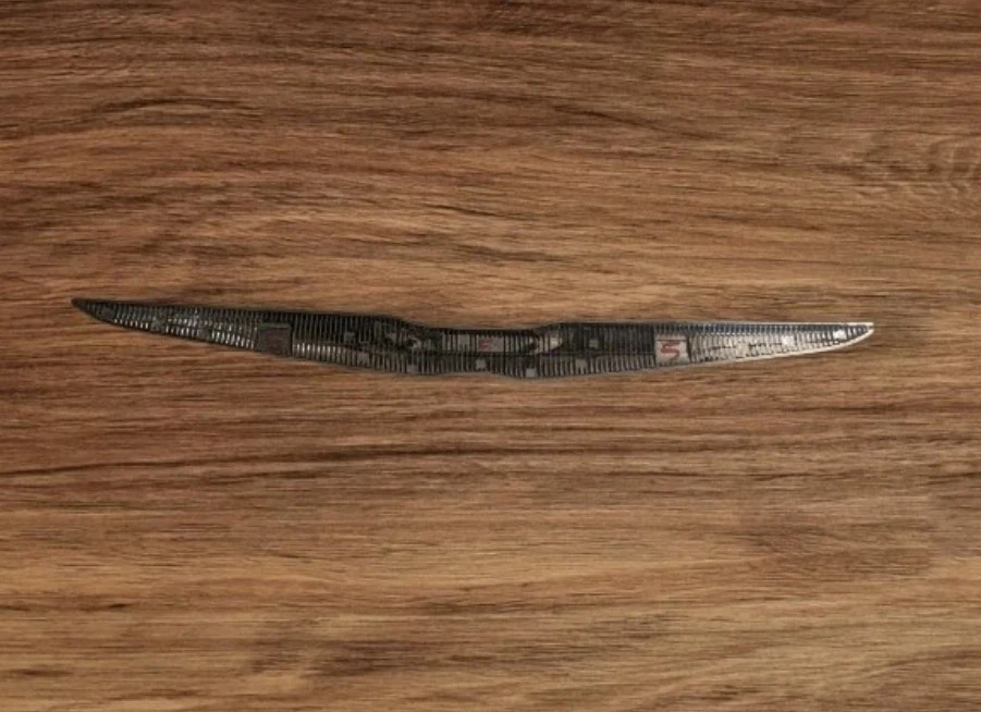 OEM 2011-2016 Chrysler Town & Country Tapa Trasera Emblema Alas Insignia Logo Foto 4 de 4