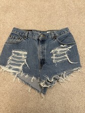 VTG Levi's 550 Denim Lightwash Shorts Frayed Size 12