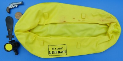 RAFT & FLARE GUN Sea Rescue Pilot /GI Joe '60s vtg Hasbro Action Figure Equip