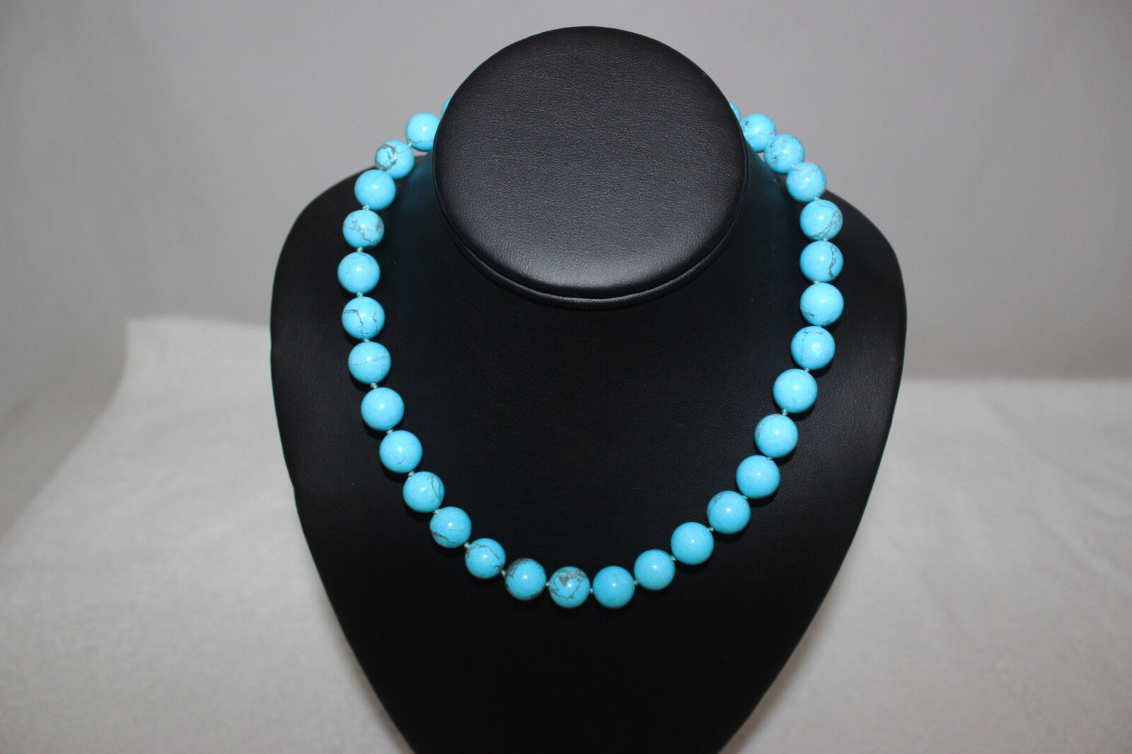 Turquoise Bead Necklace 18" - image 1