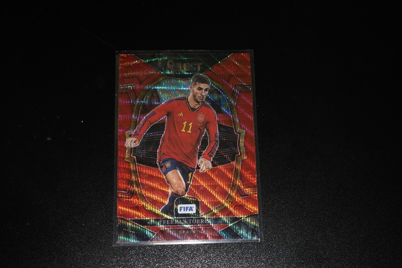 2022-23 Panini Select FIFA Ferran Torres #58 Red Wave  Spain