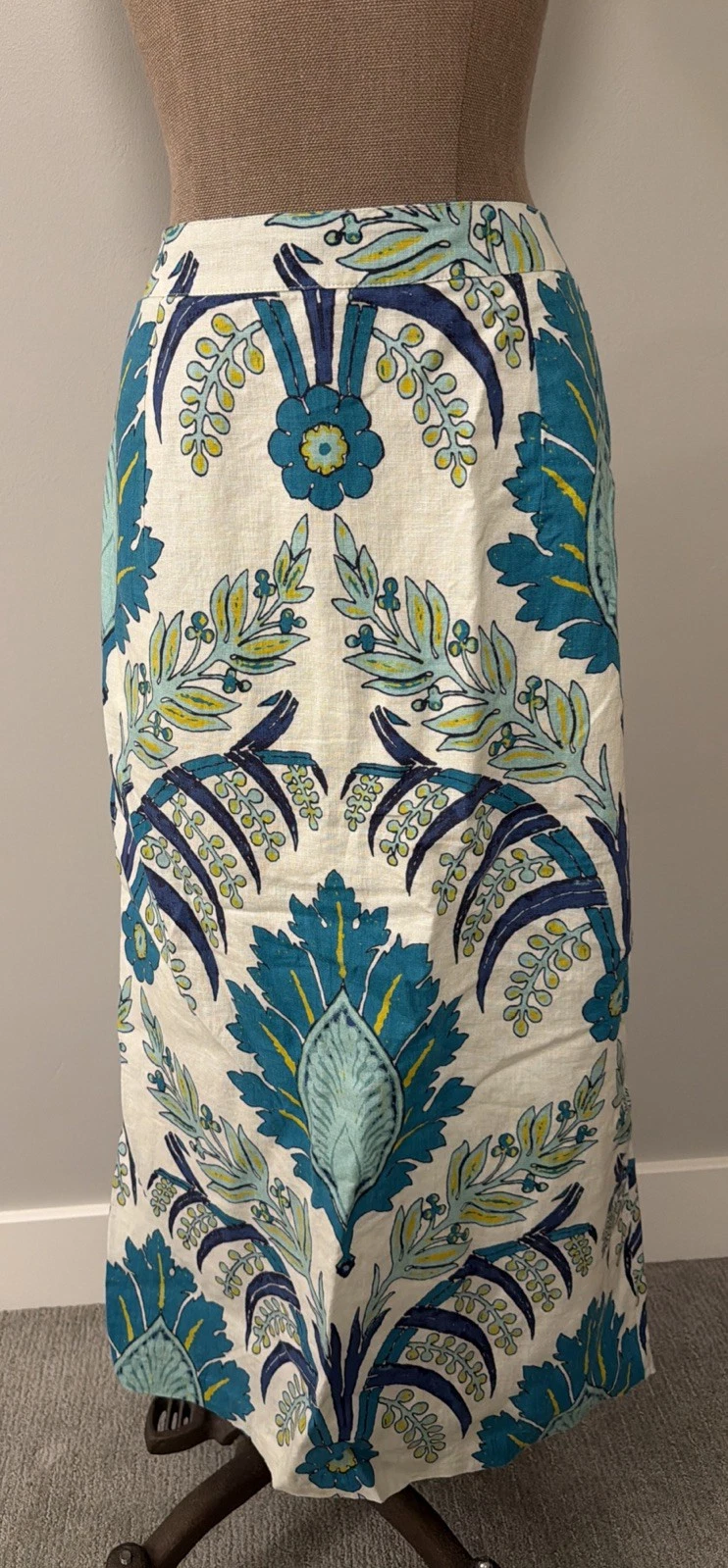 NWT Sundance Catalog White Turquoise Floral “Verenia Linen Skirt” Size 16 $148
Opens in a new window
