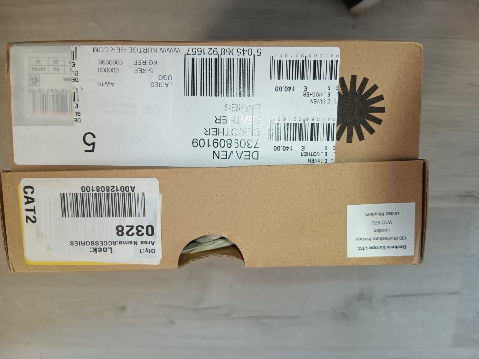 UGG Australia Black Leather and Cream Fur Trainers Size 5 image 6