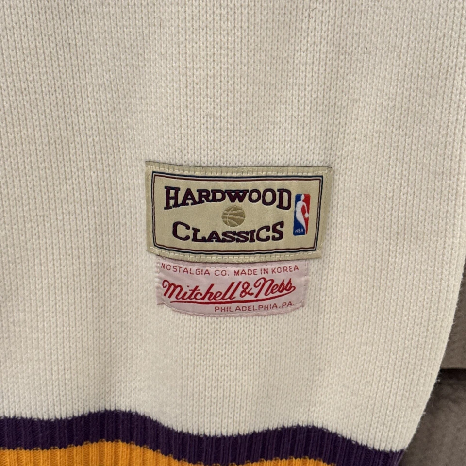 Suéter Mitchell & Ness Los Angeles Lakers Clásicos de Madera Dura Difícil de Encontrar Foto 2 de 3