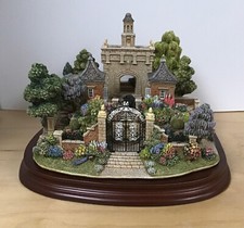 Lilliput Lane - The Millennium Gate - L2170 - Limited Edition of 2000 - RARE