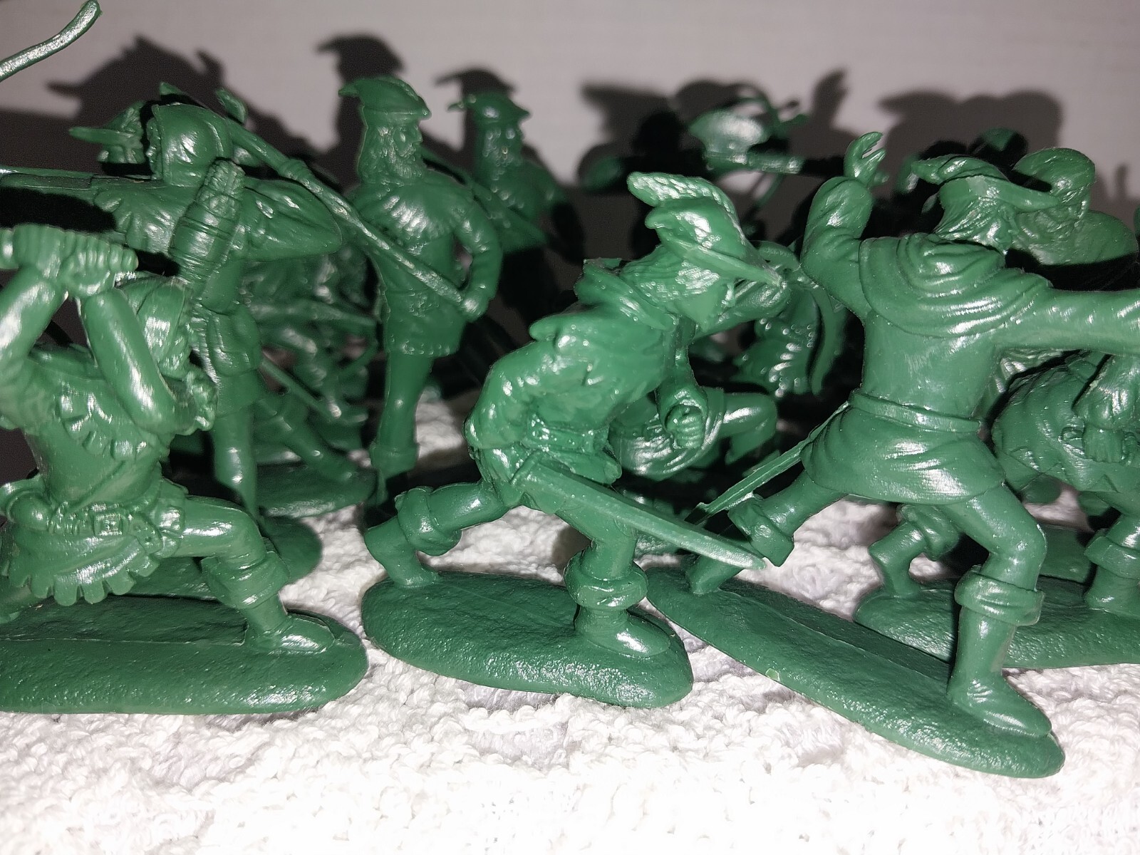 Barzso Playsets Robin Hood's Men 16 Plastic Figures Model Kit Unpainted