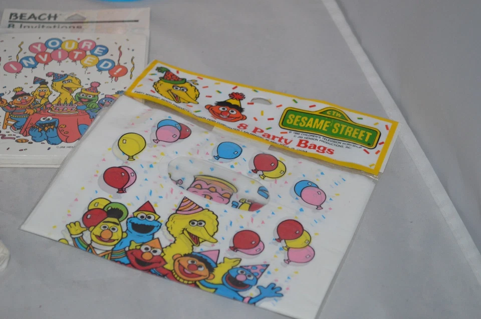 Lote de suministros para fiestas de cumpleaños de Plaza Sésamo - Nuevo stock antiguo 1990 mantel, bolsas Foto 4 de 4