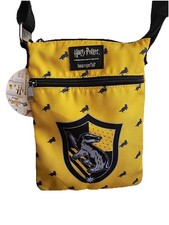 Bolso Bandolera Loungefly Harry Potter Hufflepuff Passport Correa Ajustable Nuevo con Etiquetas