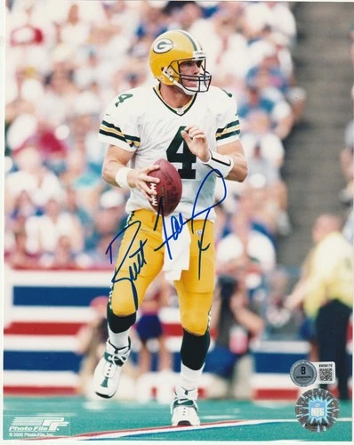 BRETT FAVRE Signed Green Bay PACKERS 8x10 PHOTO Beckett Authenticated (BAS)