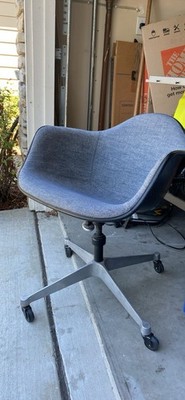 Vintage Eames for Herman Miller Mid Century Fiberglass Swivel Office Chair