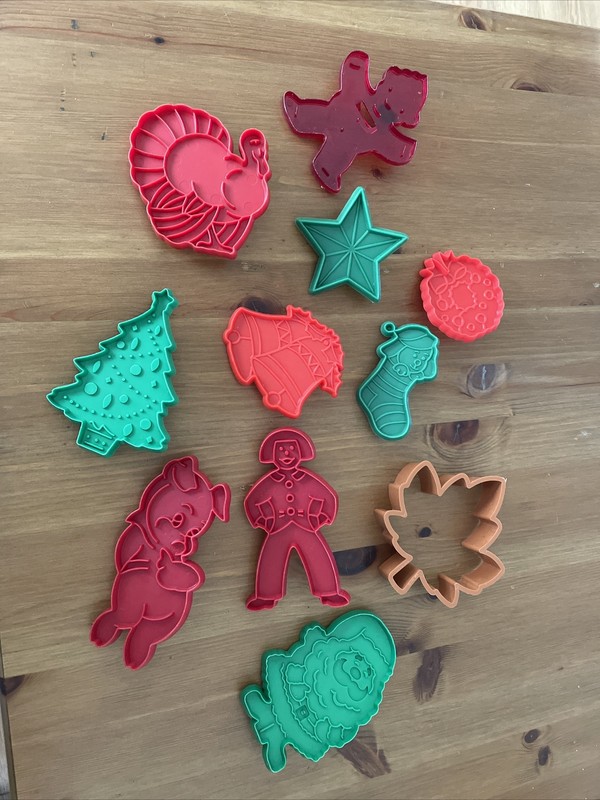 11 Vg Turkey Green Brown Red Plastic Cookie Cutter Thanksgiving Porky Pig￼ Xmass