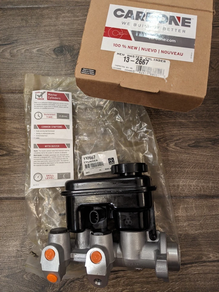 Cilindro maestro de freno de cartón 13-2667 A1 Chevy Olds Cutlass Grand Prix caja abierta Foto 2 de 2