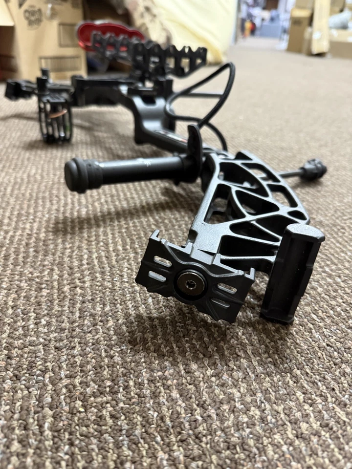 BlackOut Distinct 70# Compound Bow - Right Handed RTH TROPHY RIDGE. CABELAS - Image 4 of 4