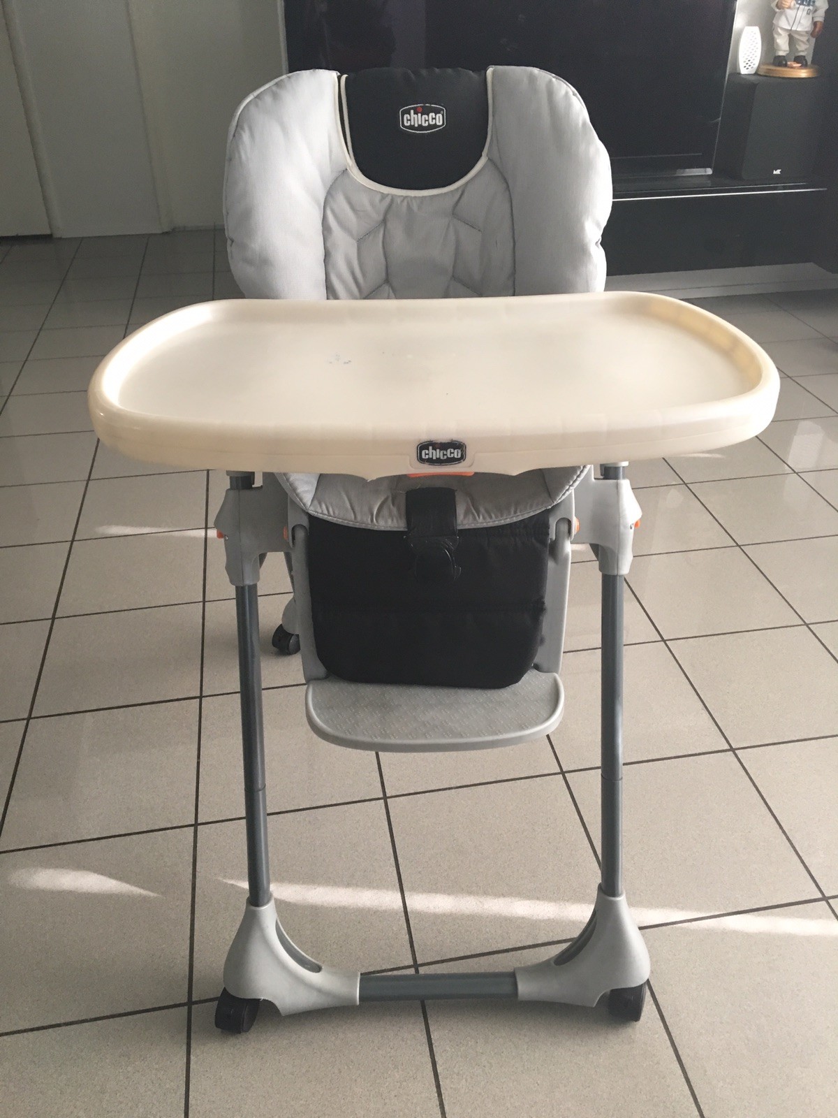 chicco baby chair table