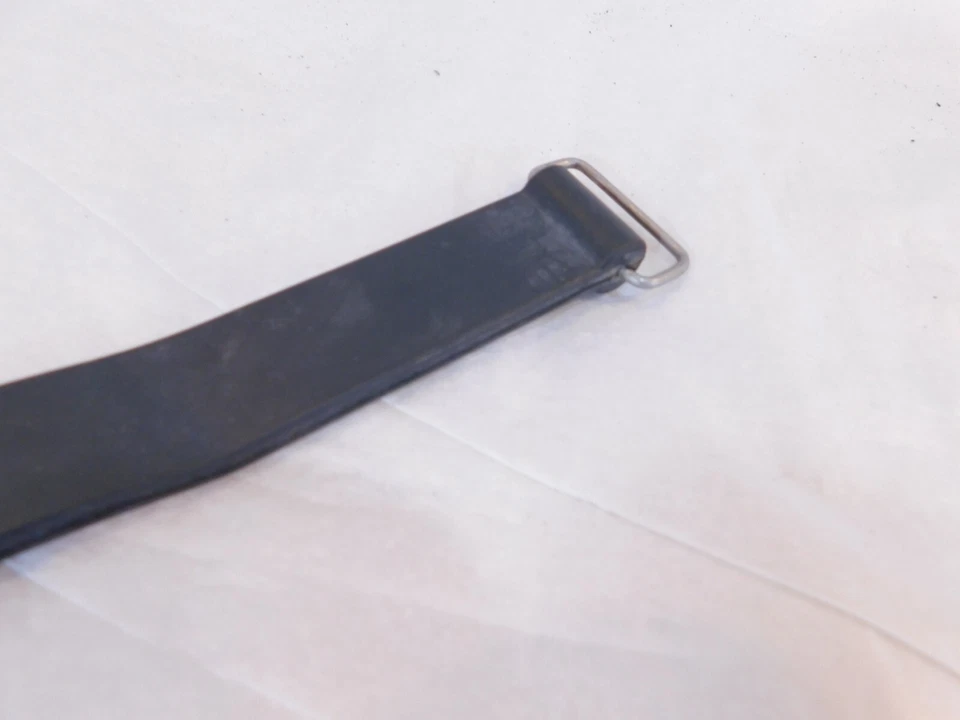 Correa de retención de batería Harley Davidson Dyna Wide Glide & Street Bob y VRSC V-Rod Foto 2 de 4