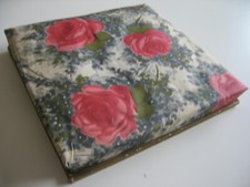 Pralinen-Schachtel Mauxion Montevideo mit Rosen-Stoffbezug Schokolade Aachen ALT