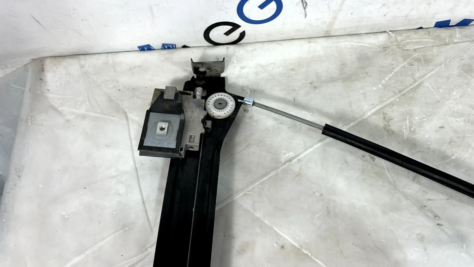 OEM 10-11 Chevy Camaro LS LT SS Left Side Window Regulator & Motor 92249759 - Image 3 of 4