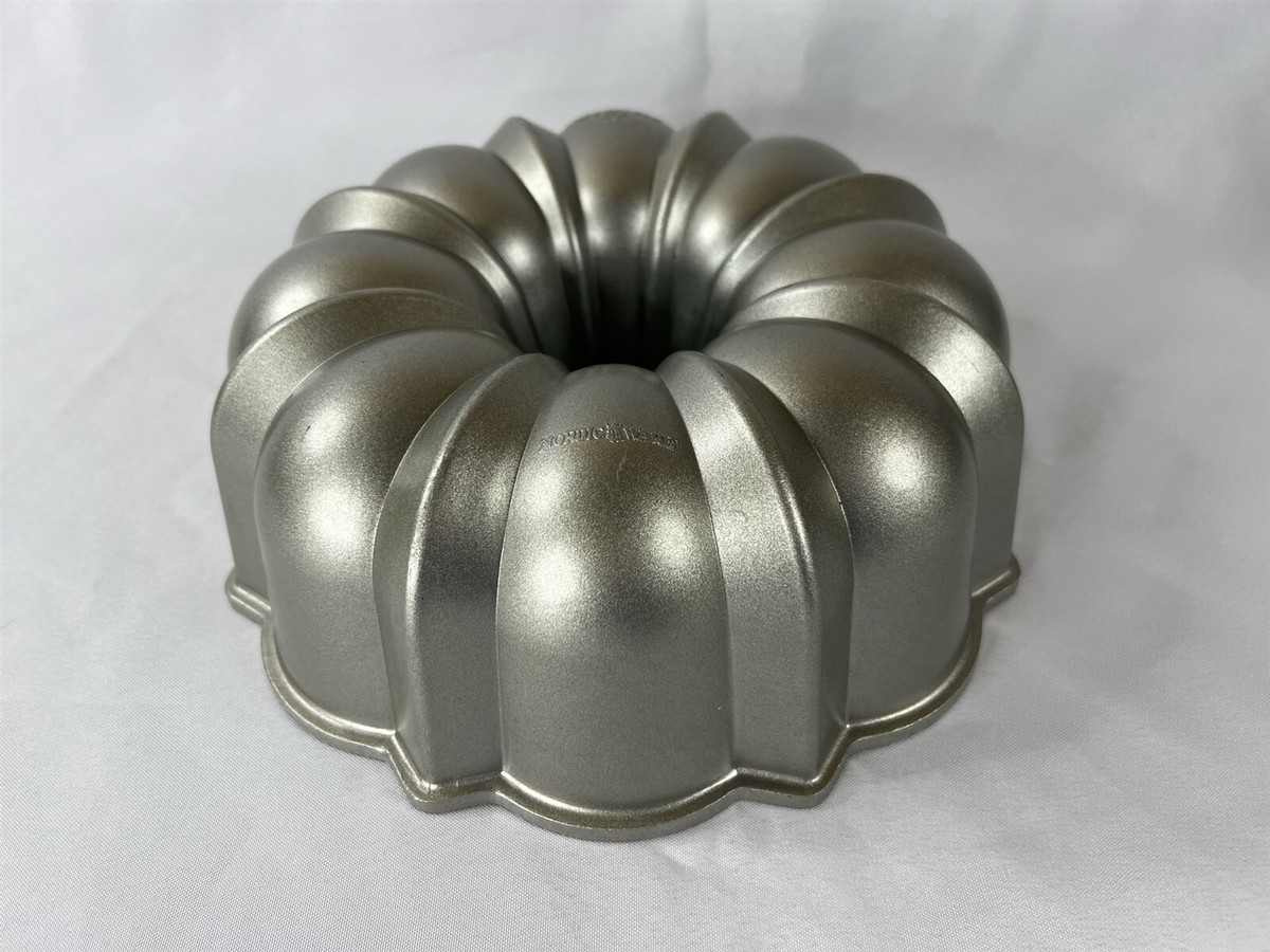 Nordic Ware USA Cast Aluminum Non-Stick 10 Cup Original Bundt Cake Pan