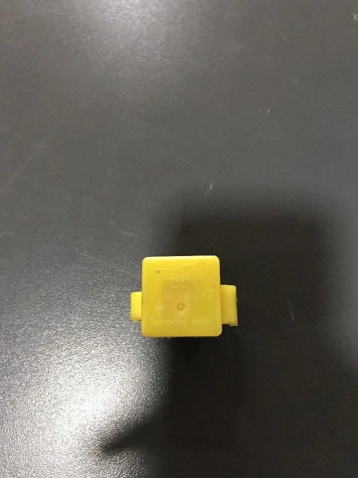 Daewoo Musso 2.9 Tdi 1999 anno Relè destra 84210-05000 - Immagine 3 di 4