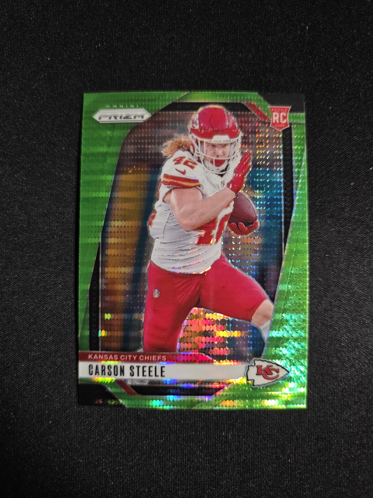 2024 Panini Prizm Prizm Carson Steele #377 Neon Green Pulsar RC Chiefs
