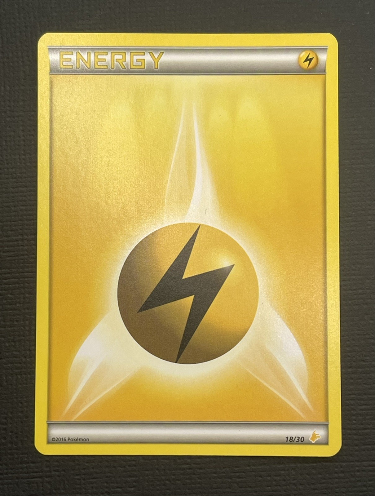Lightning Energy 18/30 XY Trainer Kit Pikachu Libre & Suicune Light Play LP