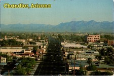 Postal de Chandler AZ PAISAJE URBANO AÉREO CON MONTAÑAS j/26 BQ1943