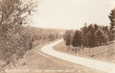 Vintage Postcard Photo Highway 95 near Iron Mountain, Michigan