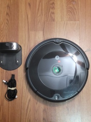 iRobot Roomba 694 600 SERIES Robotic Vacuum Cleaner w/ charger works great READ