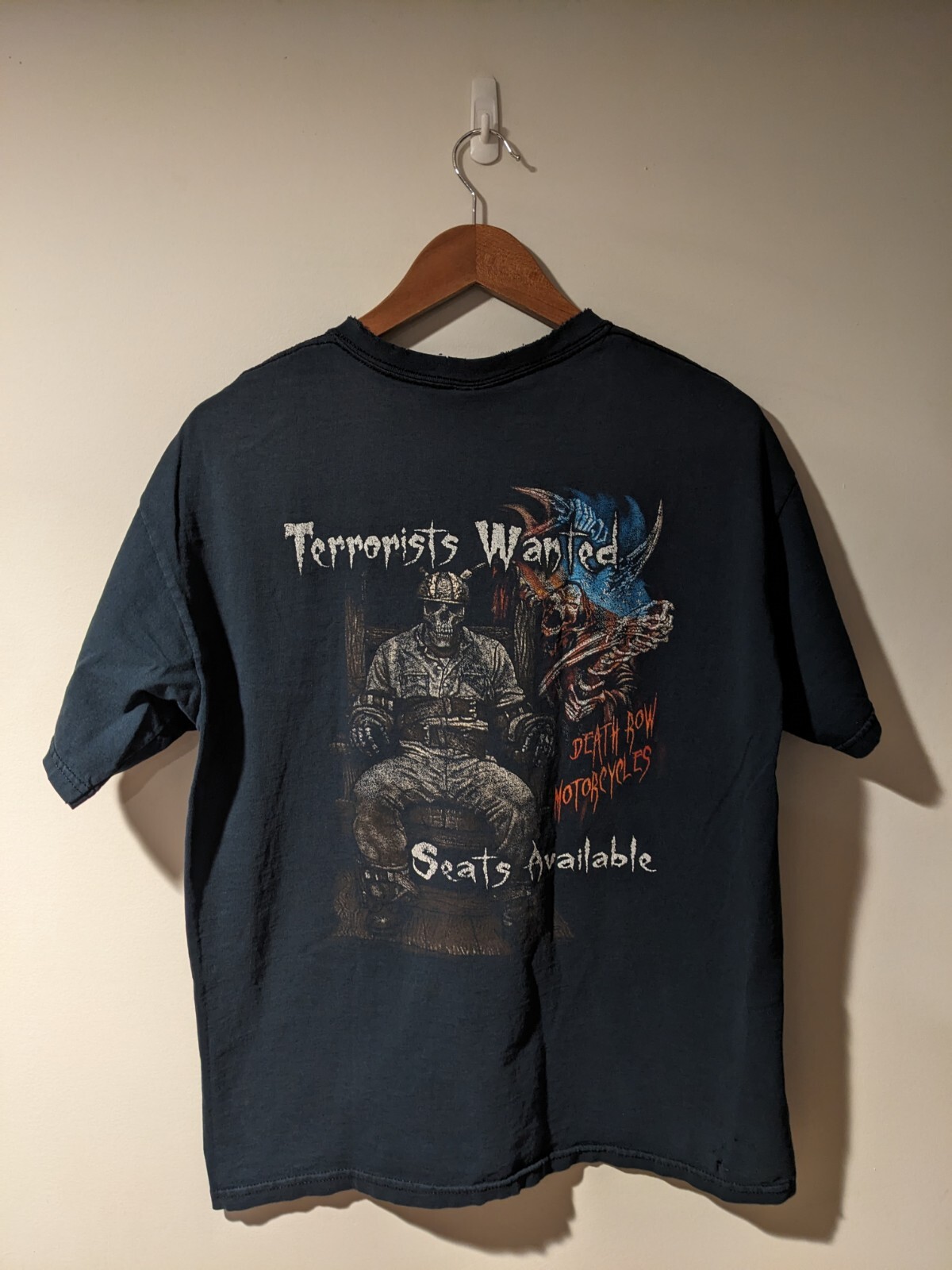 FILA T shirt grande nera vintage Y2K braccio della morte moto terroristi ricercati