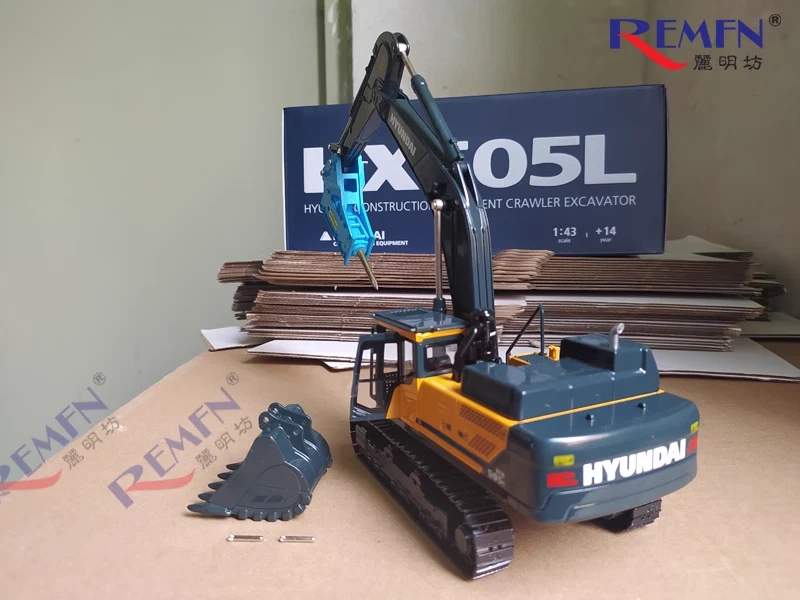 Camión modelo preconstruido para HYUNDAI HX505L + martillo triangular 1/43 Foto 2 de 4